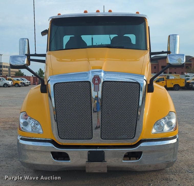 image for item MY9816 2020 Kenworth T680  semi truck
