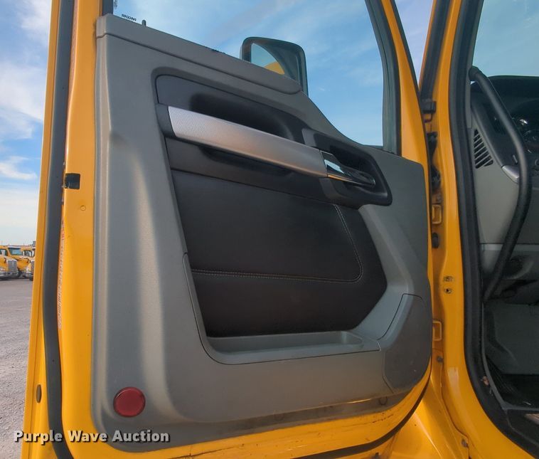 image for item MY9816 2020 Kenworth T680  semi truck