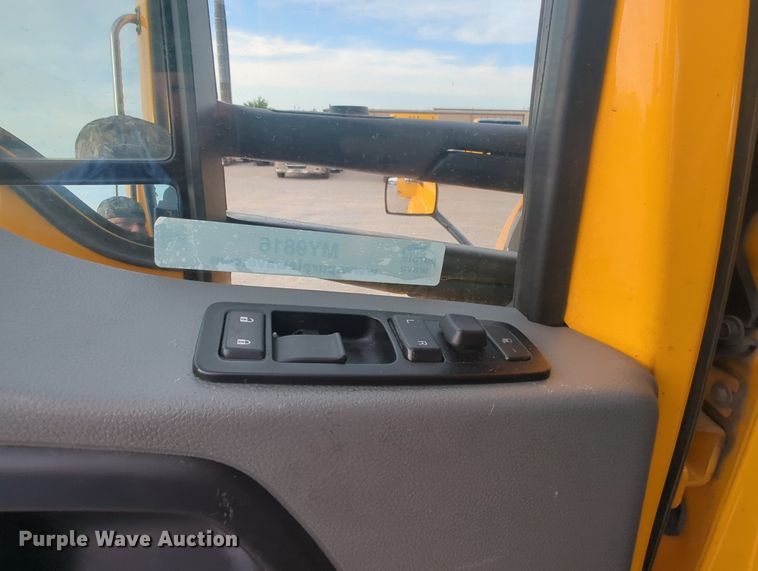 image for item MY9816 2020 Kenworth T680  semi truck