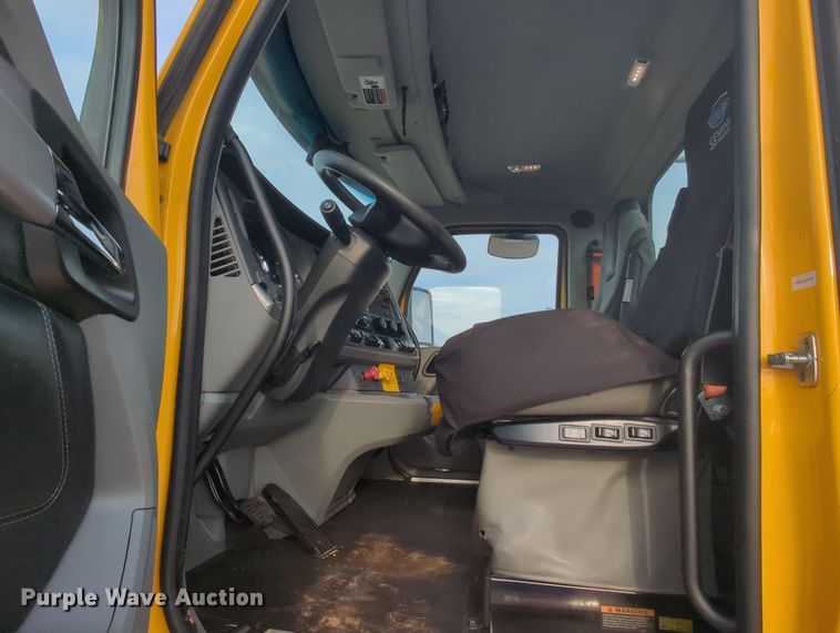 image for item MY9816 2020 Kenworth T680  semi truck