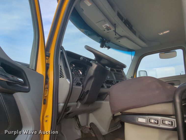 image for item MY9816 2020 Kenworth T680  semi truck