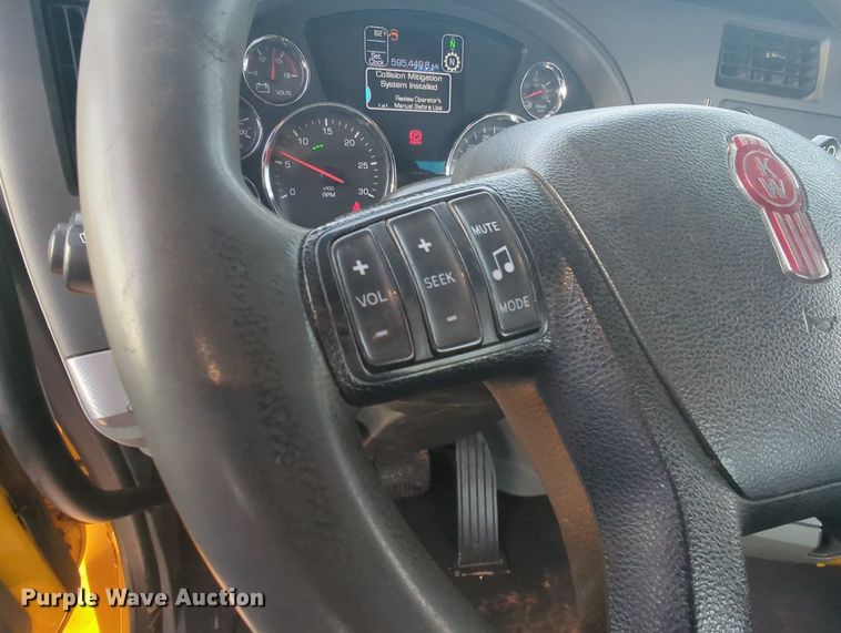 image for item MY9816 2020 Kenworth T680  semi truck