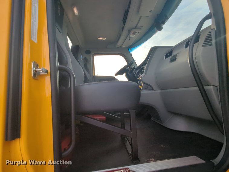 image for item MY9816 2020 Kenworth T680  semi truck