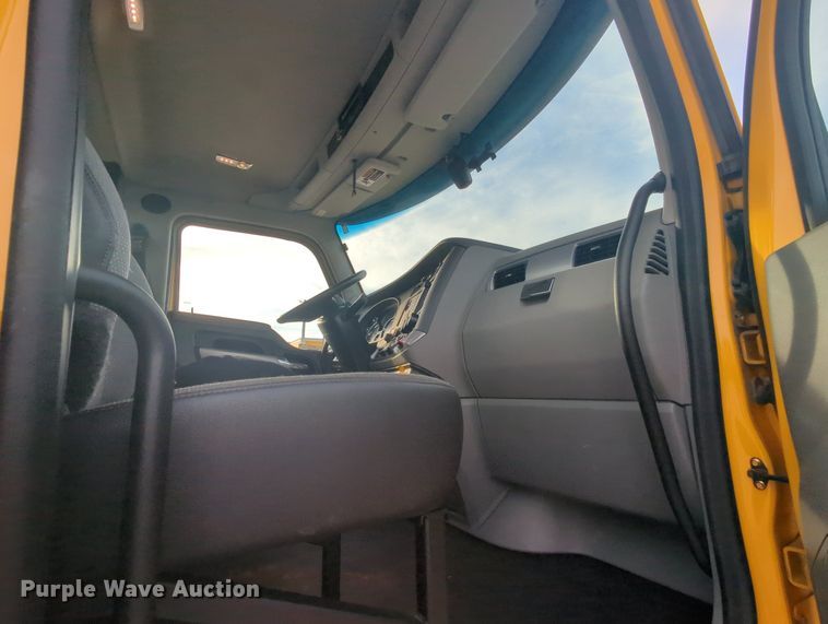 image for item MY9816 2020 Kenworth T680  semi truck