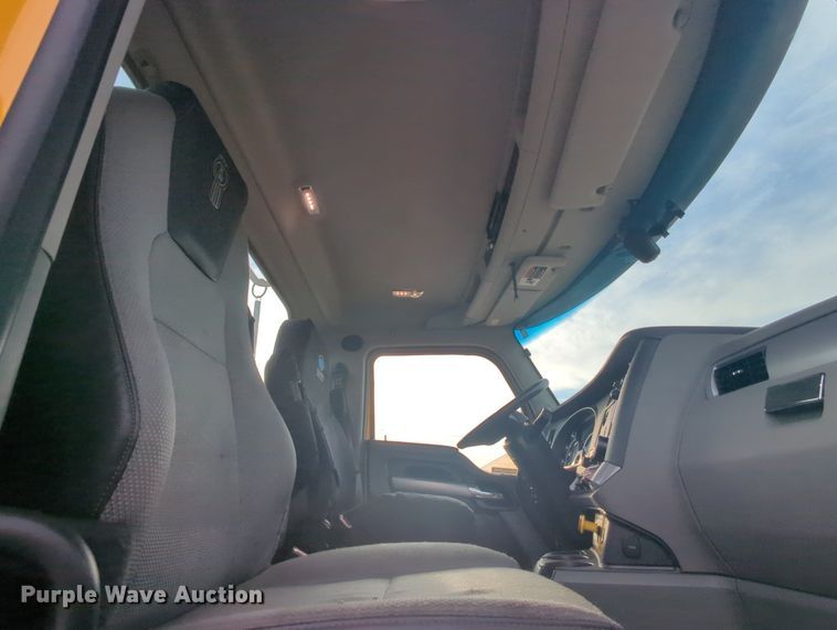 image for item MY9816 2020 Kenworth T680  semi truck