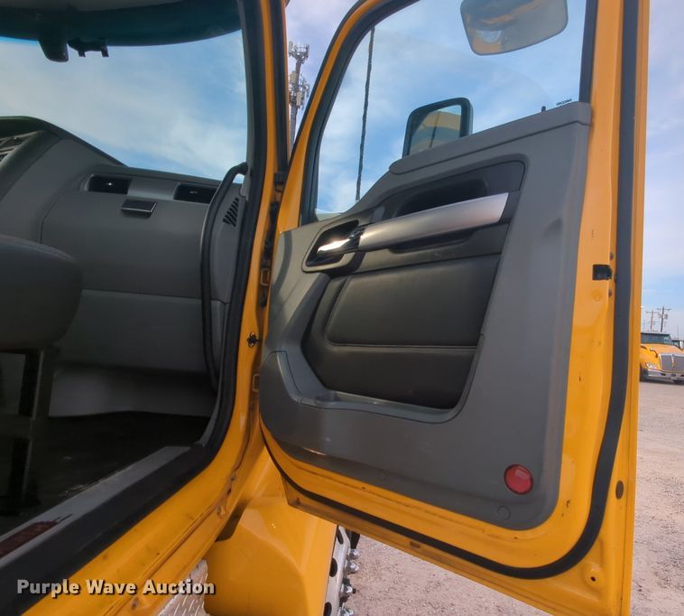 image for item MY9816 2020 Kenworth T680  semi truck