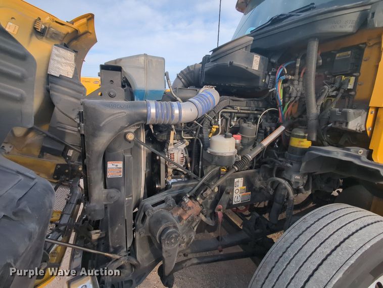 image for item MY9816 2020 Kenworth T680  semi truck