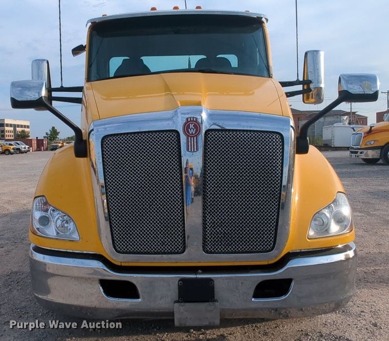 image for item MY9817 2019 Kenworth T680  semi truck