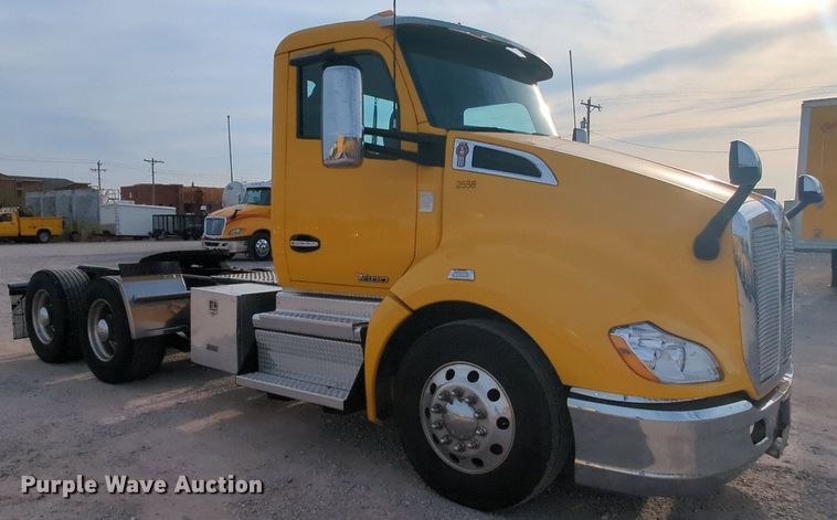 image for item MY9817 2019 Kenworth T680  semi truck