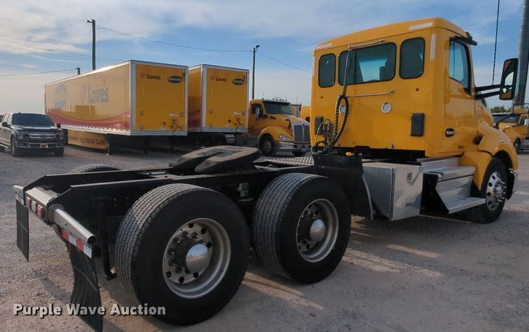 image for item MY9817 2019 Kenworth T680  semi truck