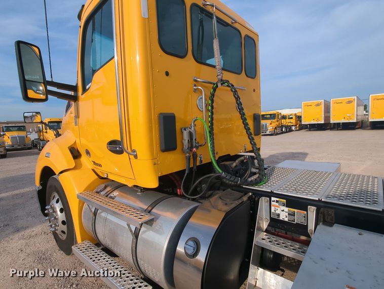 image for item MY9817 2019 Kenworth T680  semi truck