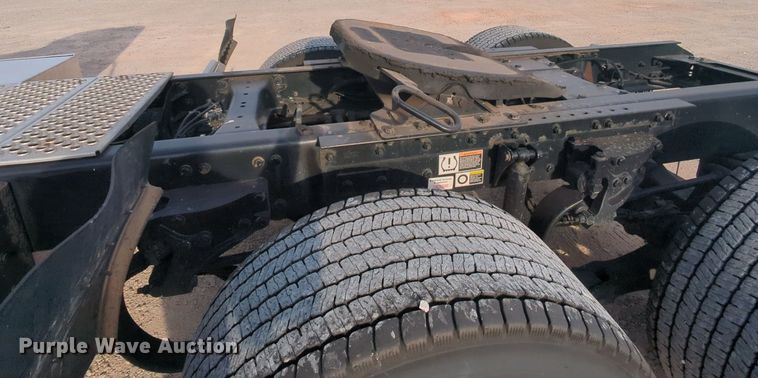 image for item MY9817 2019 Kenworth T680  semi truck