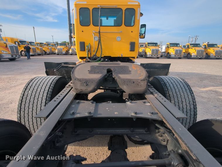 image for item MY9817 2019 Kenworth T680  semi truck