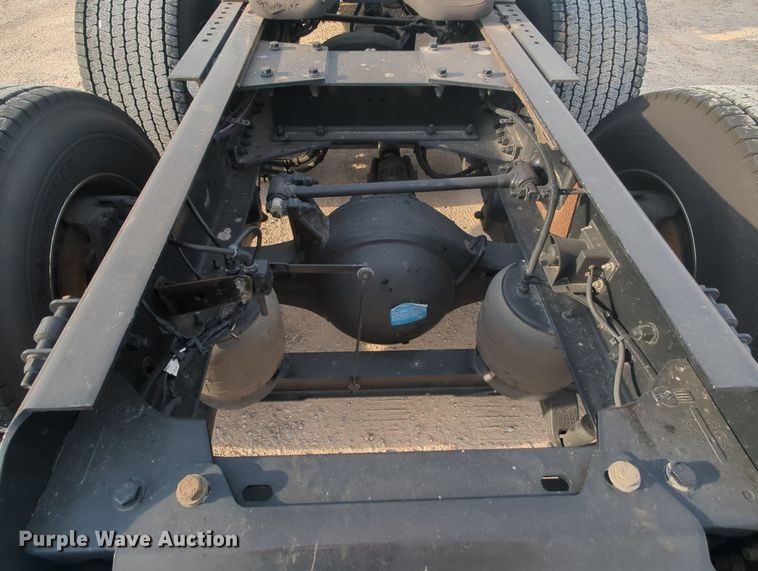 image for item MY9817 2019 Kenworth T680  semi truck