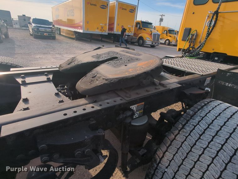 image for item MY9817 2019 Kenworth T680  semi truck