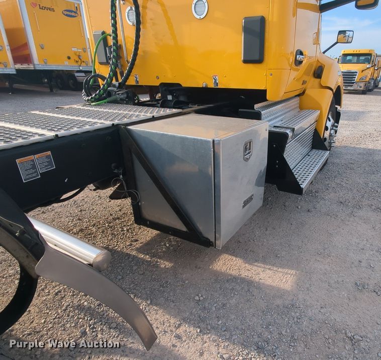 image for item MY9817 2019 Kenworth T680  semi truck