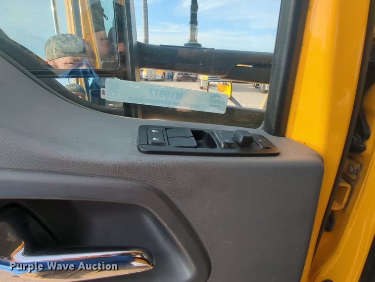 image for item MY9817 2019 Kenworth T680  semi truck