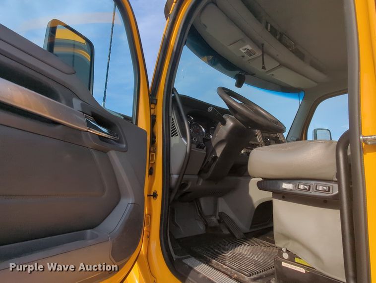 image for item MY9817 2019 Kenworth T680  semi truck