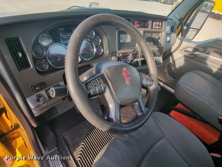 image for item MY9817 2019 Kenworth T680  semi truck