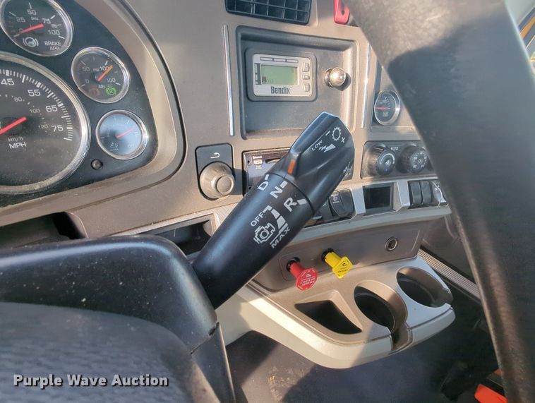 image for item MY9817 2019 Kenworth T680  semi truck