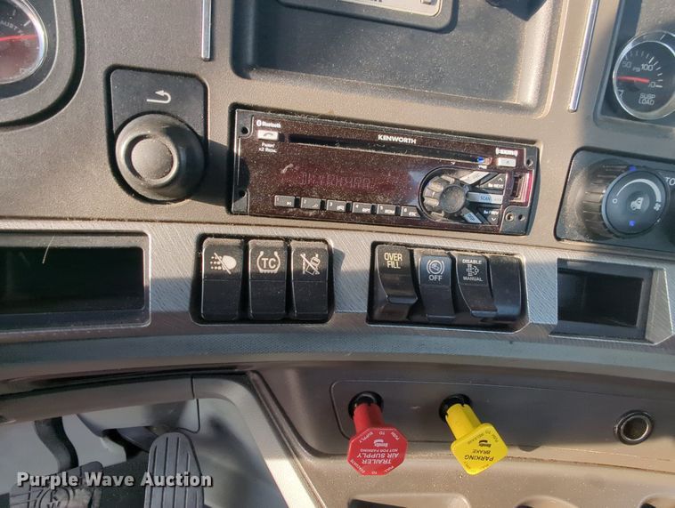 image for item MY9817 2019 Kenworth T680  semi truck