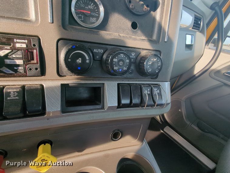 image for item MY9817 2019 Kenworth T680  semi truck