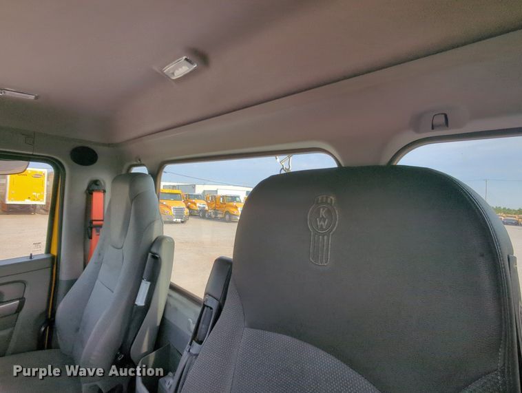 image for item MY9817 2019 Kenworth T680  semi truck