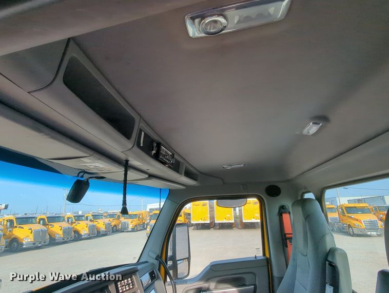 image for item MY9817 2019 Kenworth T680  semi truck