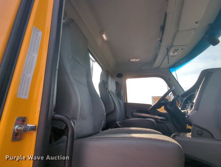 image for item MY9817 2019 Kenworth T680  semi truck