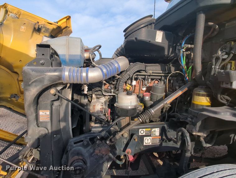 image for item MY9817 2019 Kenworth T680  semi truck