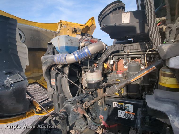 image for item MY9817 2019 Kenworth T680  semi truck