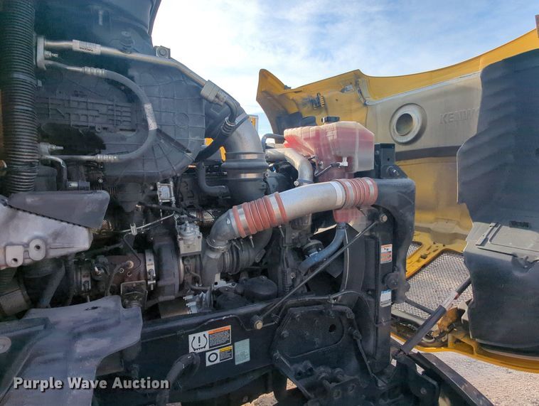 image for item MY9817 2019 Kenworth T680  semi truck