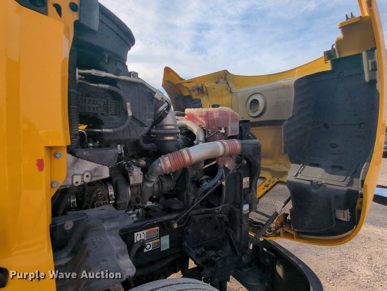 image for item MY9817 2019 Kenworth T680  semi truck