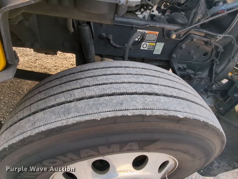 image for item MY9817 2019 Kenworth T680  semi truck