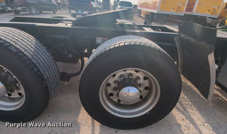 image for item MY9817 2019 Kenworth T680  semi truck