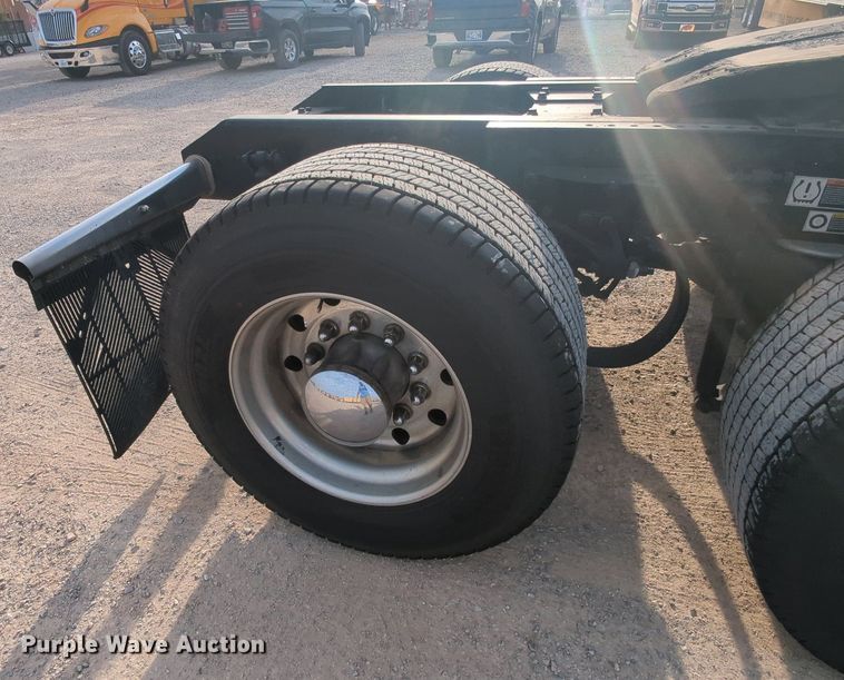 image for item MY9817 2019 Kenworth T680  semi truck