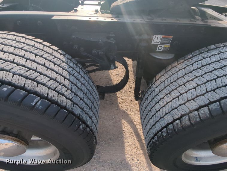 image for item MY9817 2019 Kenworth T680  semi truck