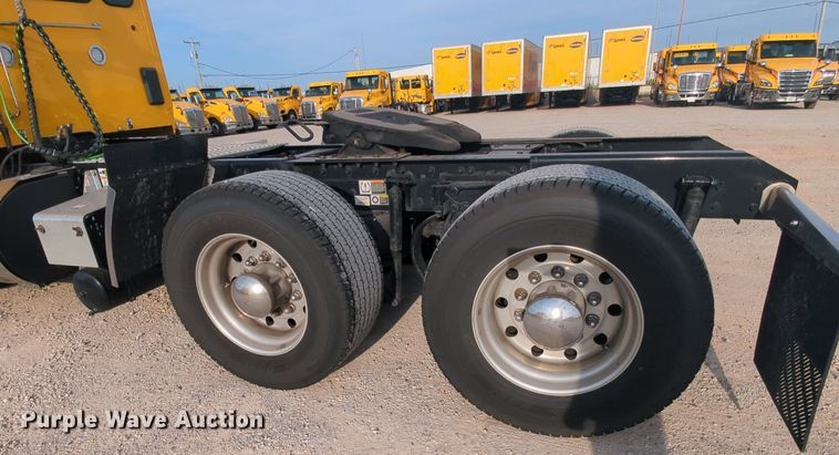 image for item MY9817 2019 Kenworth T680  semi truck