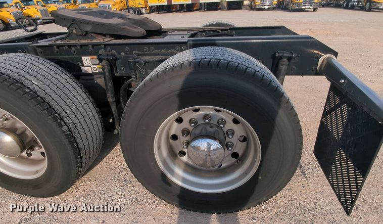 image for item MY9817 2019 Kenworth T680  semi truck