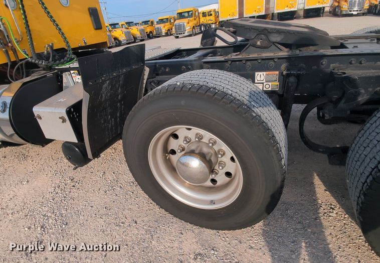 image for item MY9817 2019 Kenworth T680  semi truck