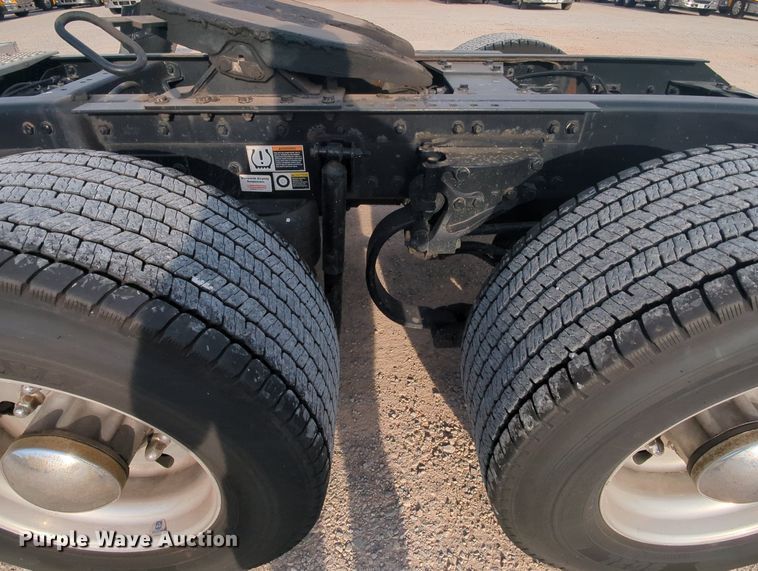 image for item MY9817 2019 Kenworth T680  semi truck