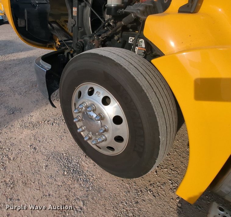 image for item MY9817 2019 Kenworth T680  semi truck