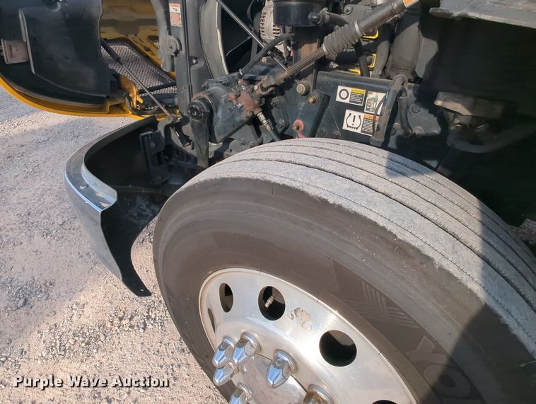 image for item MY9817 2019 Kenworth T680  semi truck