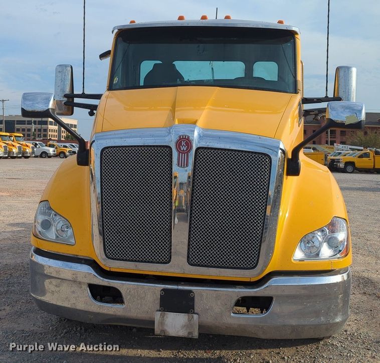image for item MY9818 2019 Kenworth T680  semi truck
