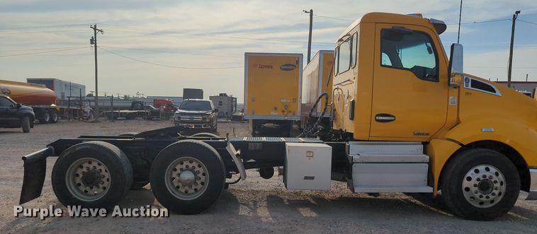 image for item MY9818 2019 Kenworth T680  semi truck