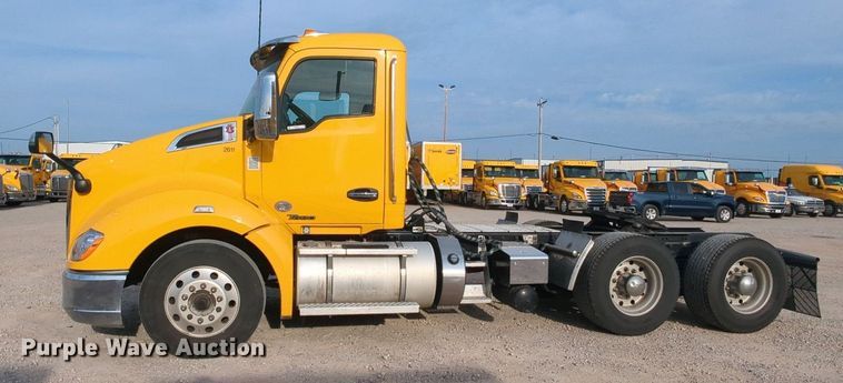 image for item MY9818 2019 Kenworth T680  semi truck