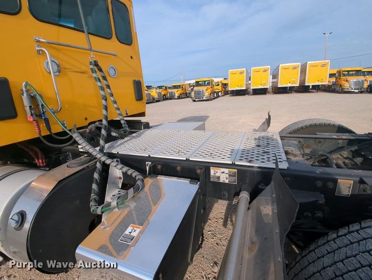 image for item MY9818 2019 Kenworth T680  semi truck