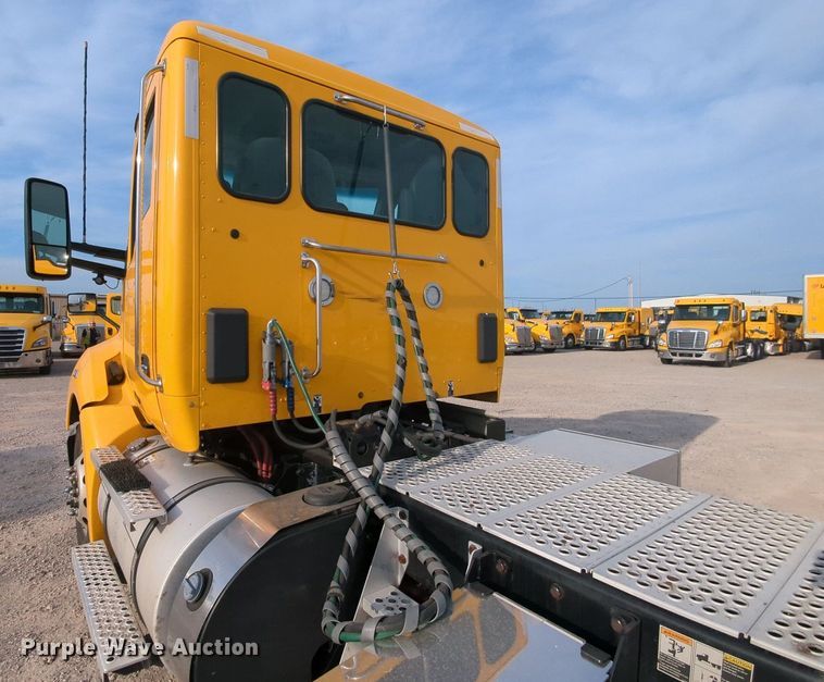 image for item MY9818 2019 Kenworth T680  semi truck