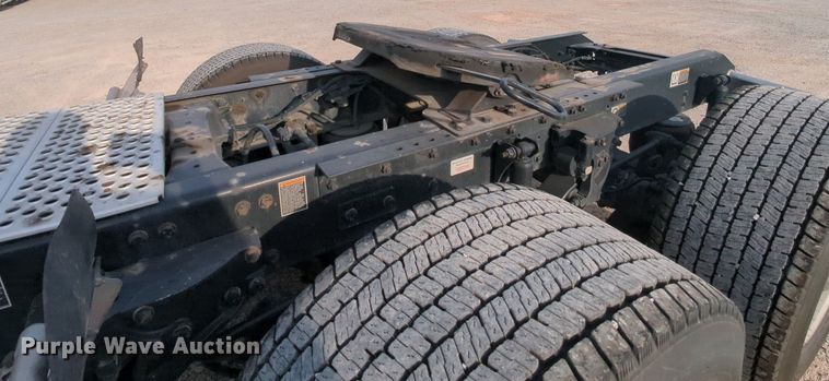 image for item MY9818 2019 Kenworth T680  semi truck