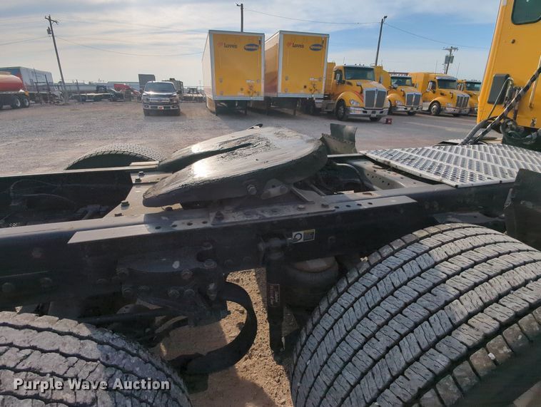 image for item MY9818 2019 Kenworth T680  semi truck